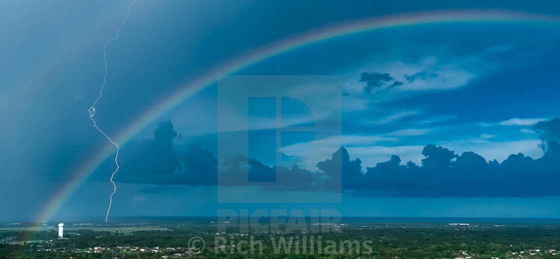 "Lightning strikes gold" stock image