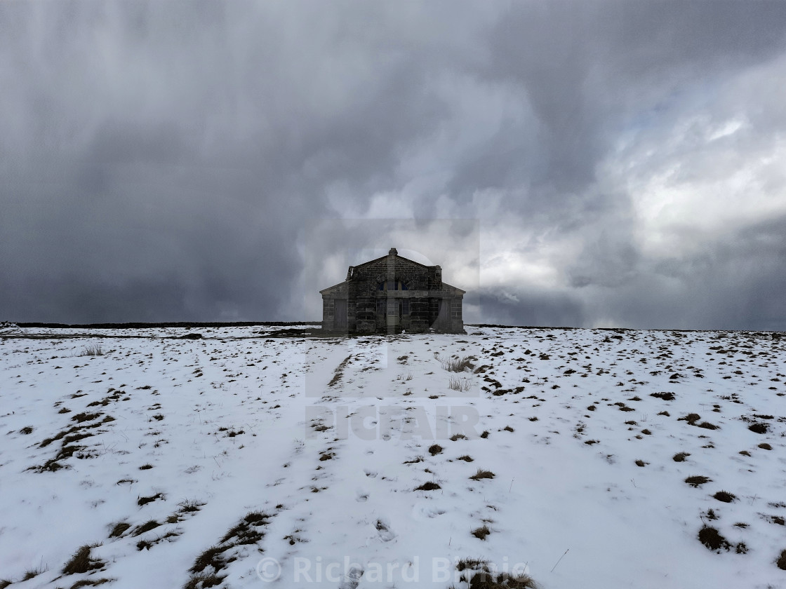 "Shelter from the impending storm" by Richard Birnie - £12.40 "Shelter from the impending storm" stock image