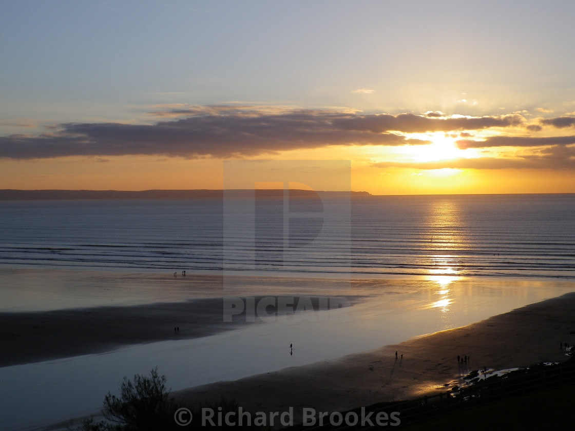 "SUNSET AT SAUNTON SANDS BEACH DEVON" by Richard Brookes - $18.08 "SUNSET AT SAUNTON SANDS BEACH DEVON" stock image