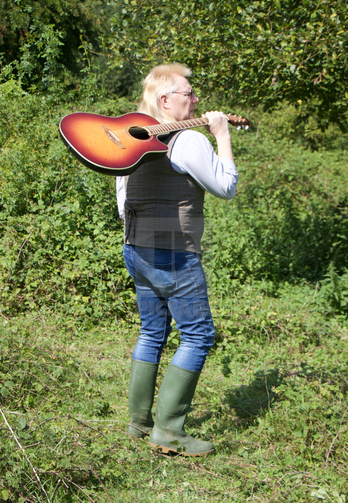 "Wandering Guitarist" stock image