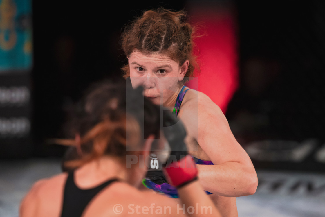 "Superior challenge 20 between Fannie Redman (SWE) and Zejna Krantic (BIH)" by Stefan Holm - $6.32 "Superior challenge 20 between Fannie Redman (SWE) and Zejna Krantic (BIH)" stock image