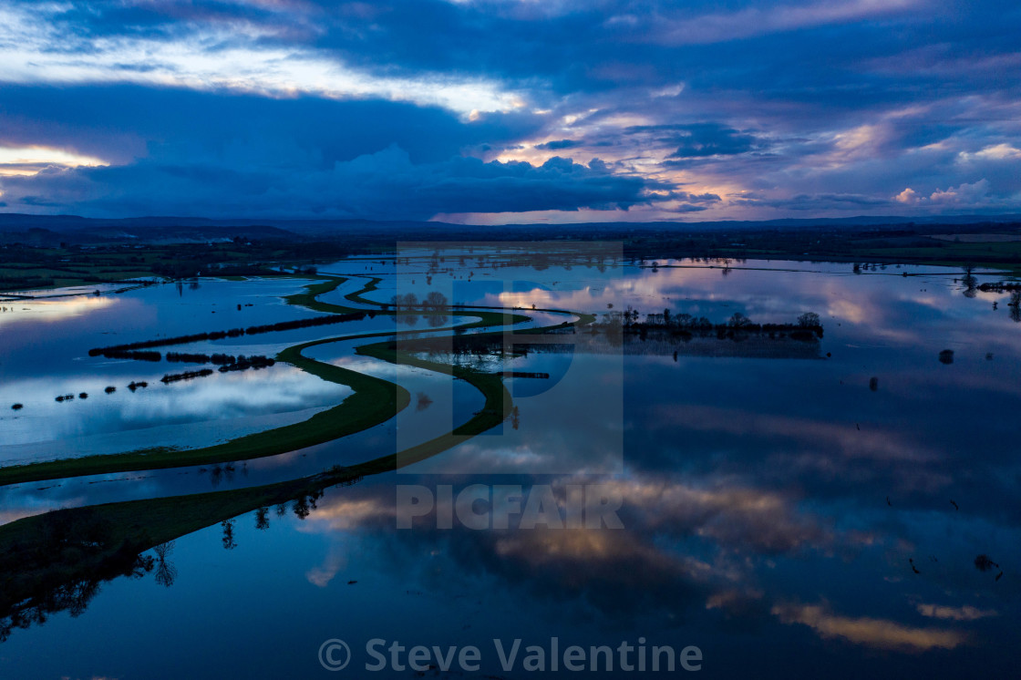 "River Tone on the Somerset Levels" by Steve Valentine - £24.80 "River Tone on the Somerset Levels" stock image