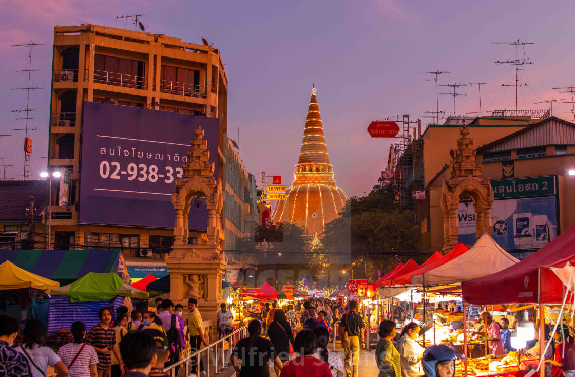 Phra Pathom Chedi In Nakhon Pathom Thailand Asia License Download Or Print For 3 30 Photos Picfair