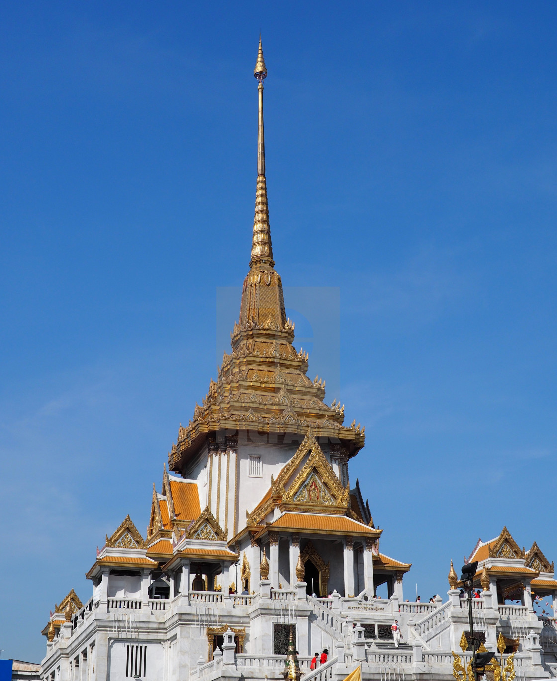 "Famous Buddhist temple Wat Traimit soars into blue sky in Thai capital Bangkok. January 2023. Size: 3334 x 4077" stock image