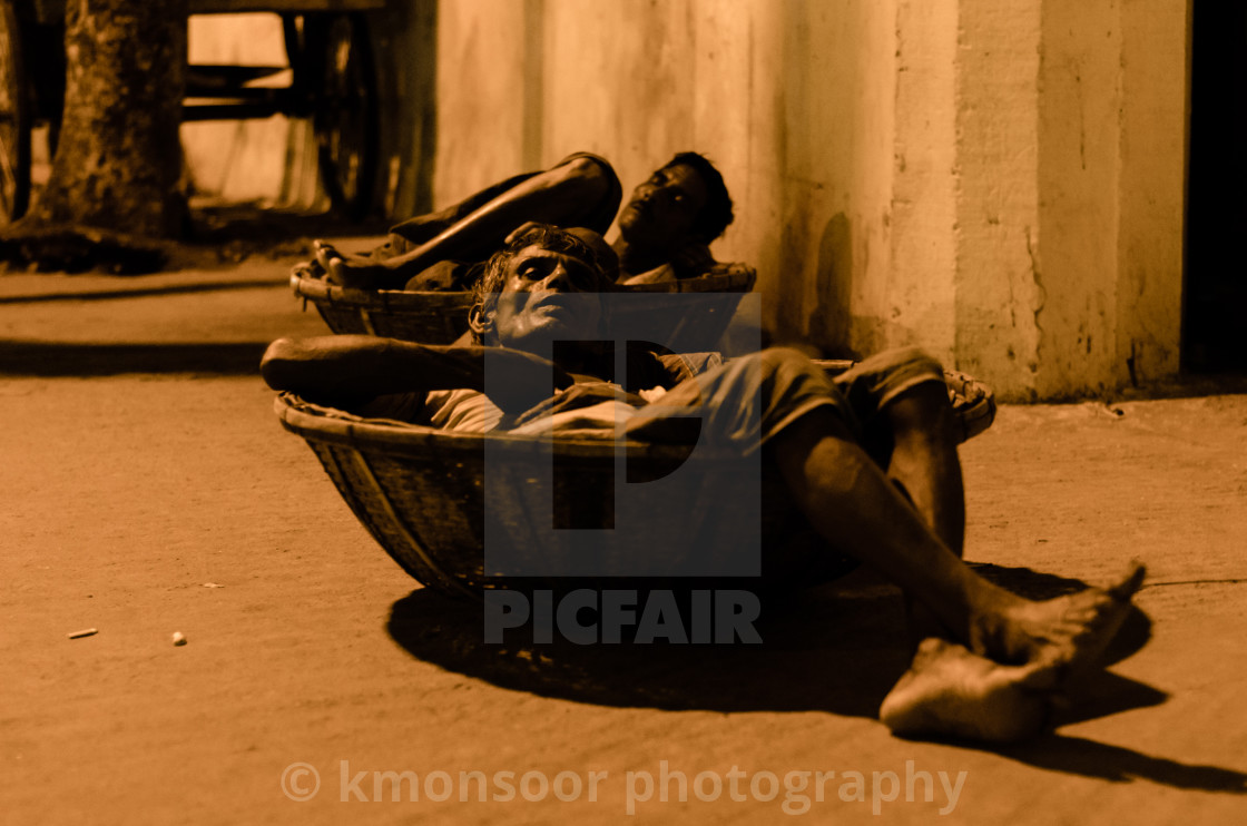 ""5-star" sleeping basket .." stock image