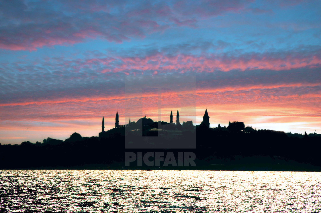 Evening Over The Blue Mosque In Istanbul Turkey License Download Or Print For 12 40 Photos Picfair