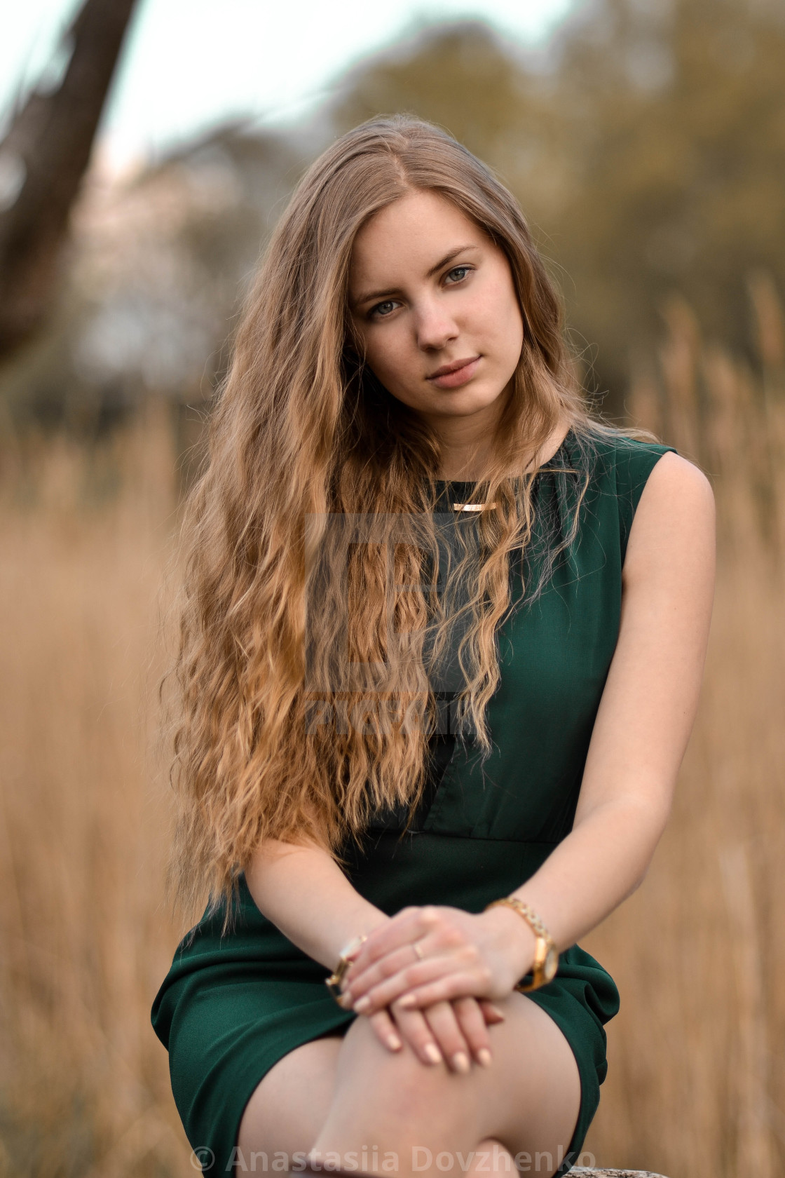 Glossy Curly Wavy Straight Hair Stunning Blonde Girl Blondie With