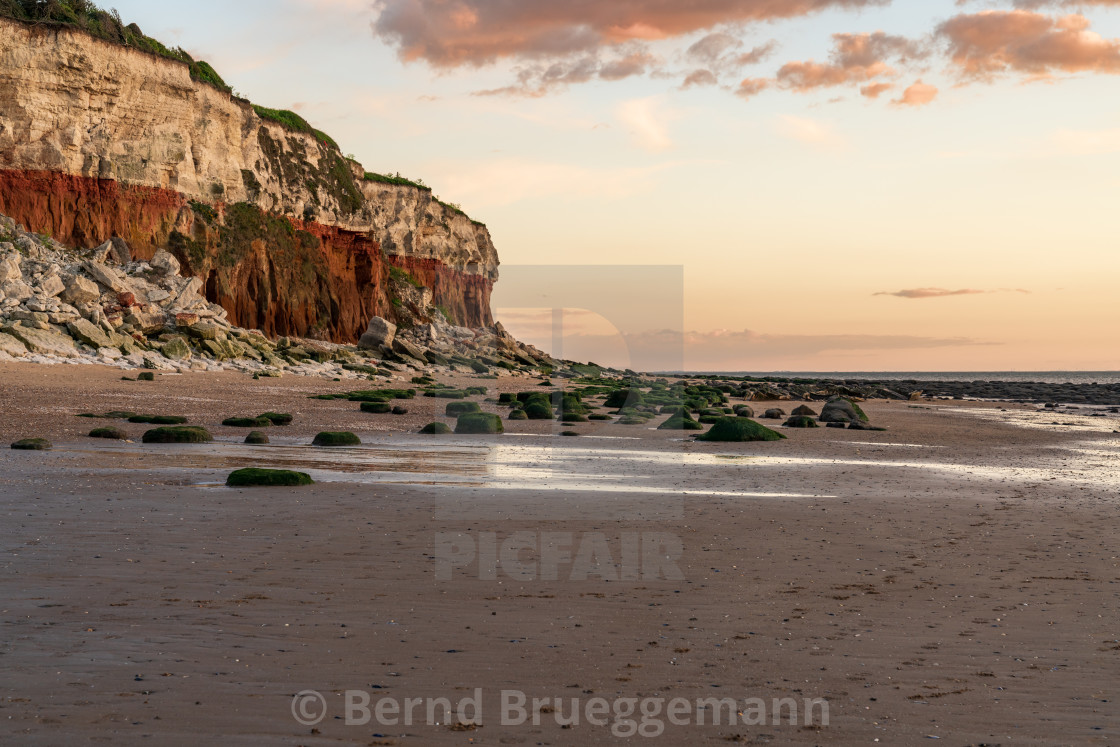 "A shipwreck in the evening light at the Hunstanton Cliffs in Nor" stock image