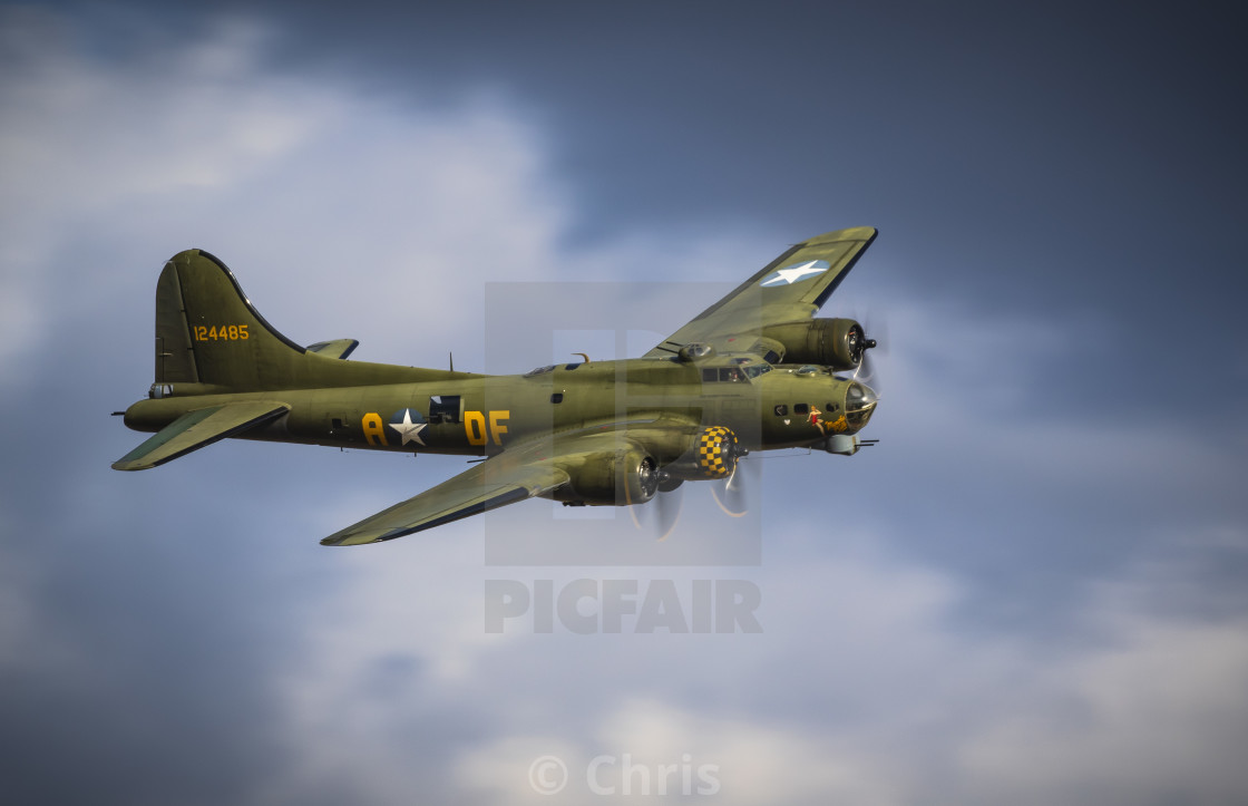 Boeing B 17g Flying Fortress Sally B License Download Or Print For 9 92 Photos Picfair