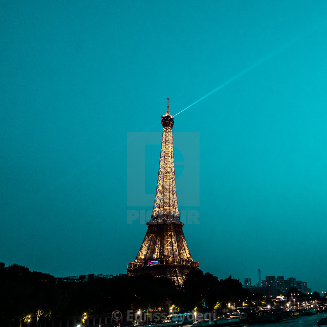 Beautiful Paris Eiffel Tower 7 License Download Or
