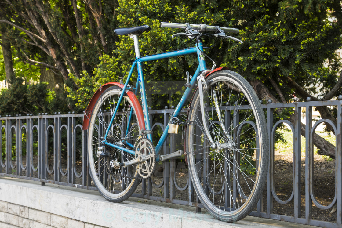 chained bikes