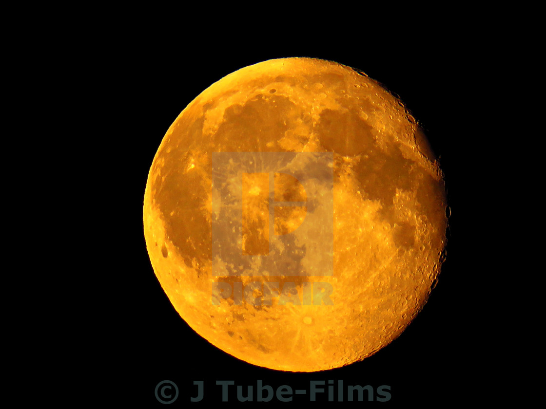 https www picfair com pics 03721549 the golden moon