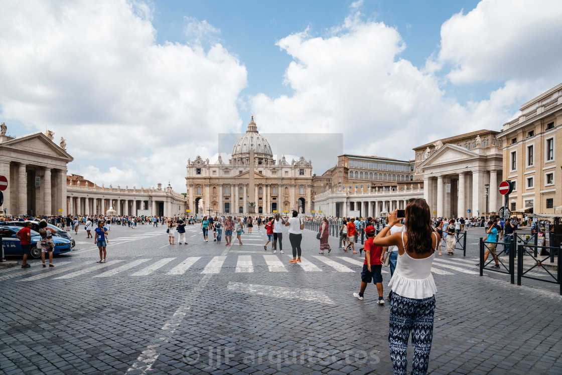 "St Peters Square with a crowd of tourists a summer day" stock image