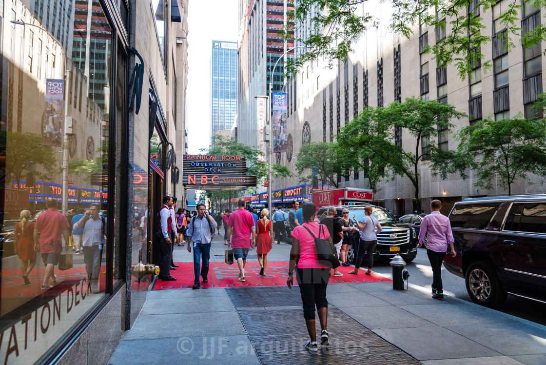 råd knude dommer Entrance to Top of the Rock Observation Deck in Midtown in New Y - License,  download or print for £15.00 | Photos | Picfair