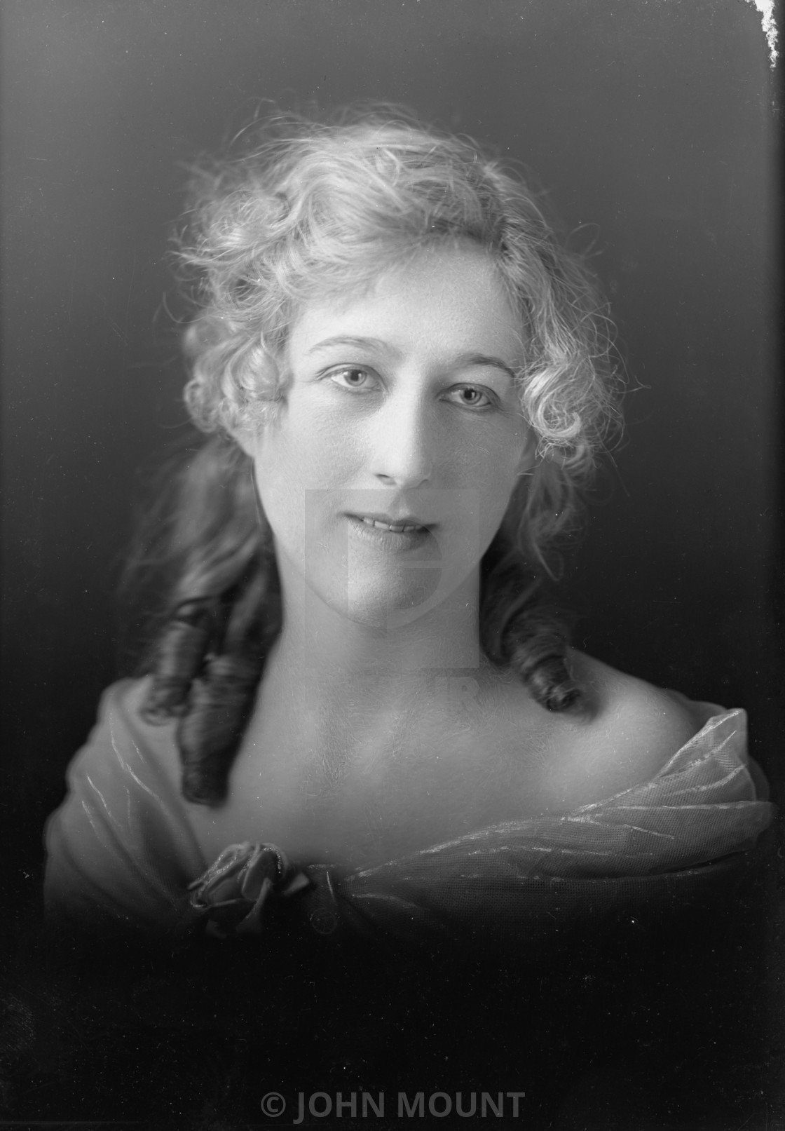 "VINTAGE PORTAIT OF A BEAUTIFUL WOMAN" by JOHN MOUNT - £20.00 "VINTAGE PORTAIT OF A BEAUTIFUL WOMAN" stock image
