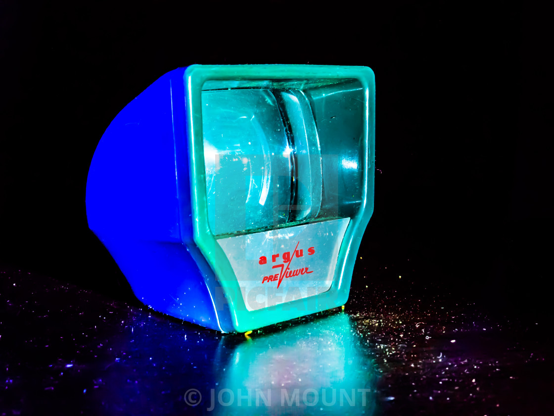 "ARGUS PREVIEWER STILL LIFE STYLE" by JOHN MOUNT - £20.00 "ARGUS PREVIEWER STILL LIFE STYLE" stock image