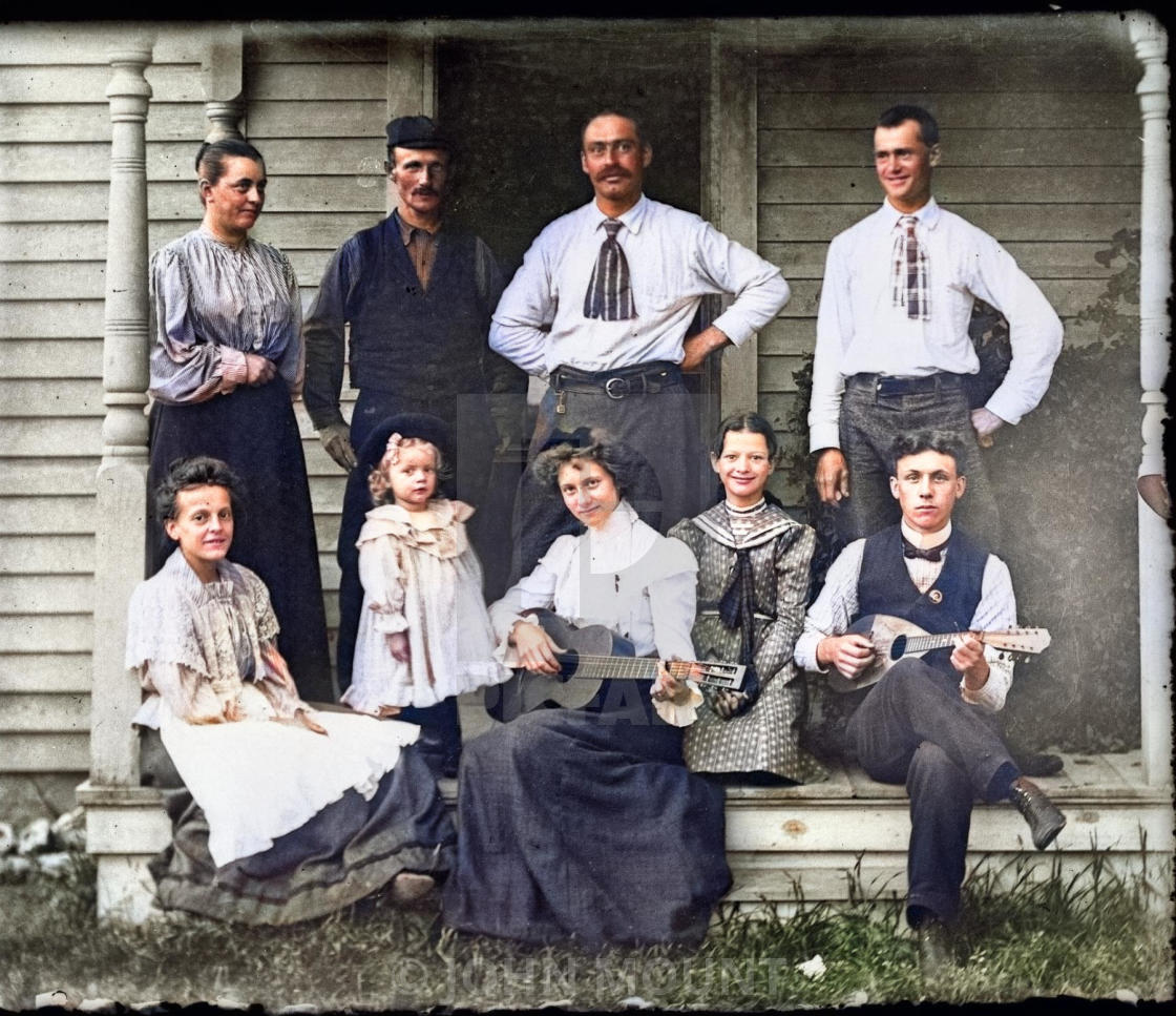 "VINTAGE PORTRAIT OF MUSICIANS / FAMILY ON FRONT PORCH" by JOHN MOUNT - £20.00 "VINTAGE PORTRAIT OF MUSICIANS / FAMILY ON FRONT PORCH" stock image