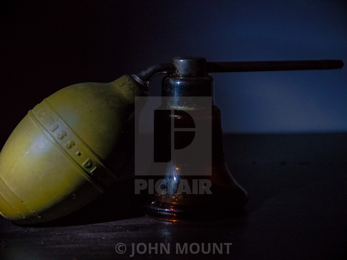 "VINTAGE PERFUME SPRAYER - STILL LIFE STYLE" by JOHN MOUNT - £20.00 "VINTAGE PERFUME SPRAYER - STILL LIFE STYLE" stock image