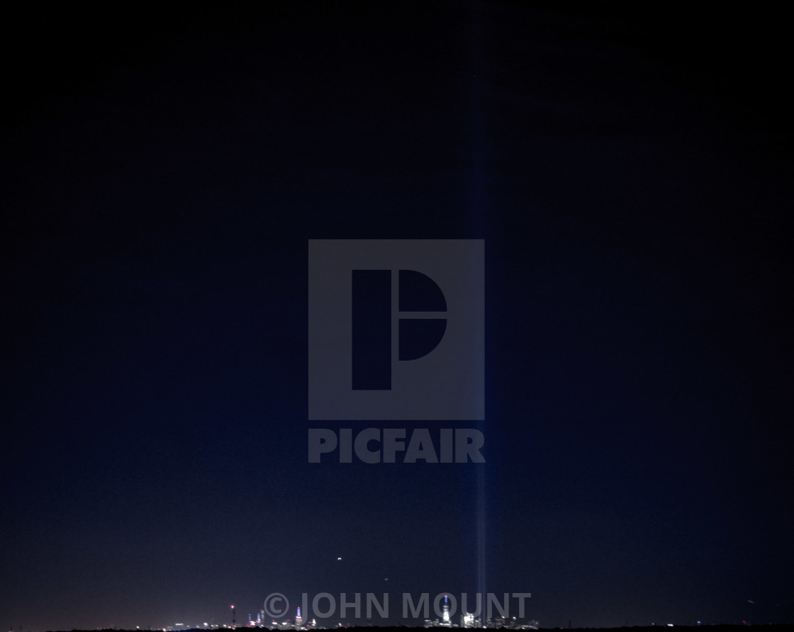"9/11 TRIBUTE IN LIGHT" by JOHN MOUNT - £20.00 "9/11 TRIBUTE IN LIGHT" stock image