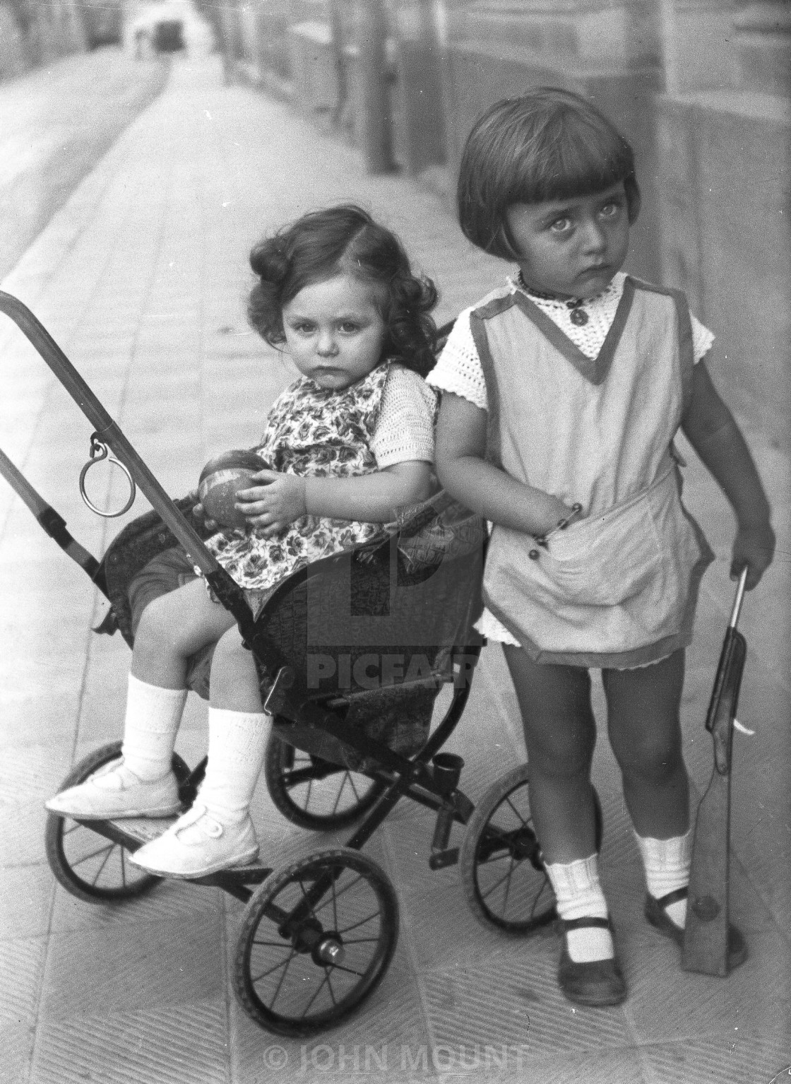 "VINTAGE PORTRAIT OF SISTERS ON A PARIS STREET" by JOHN MOUNT - £20.00 "VINTAGE PORTRAIT OF SISTERS ON A PARIS STREET" stock image