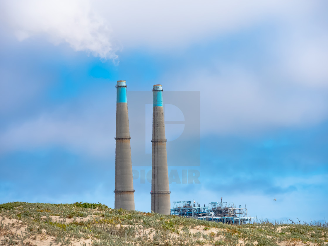"Duke Energy plant at Moss Landing, California" by JOHN MOUNT - £20.00 "Duke Energy plant at Moss Landing, California" stock image