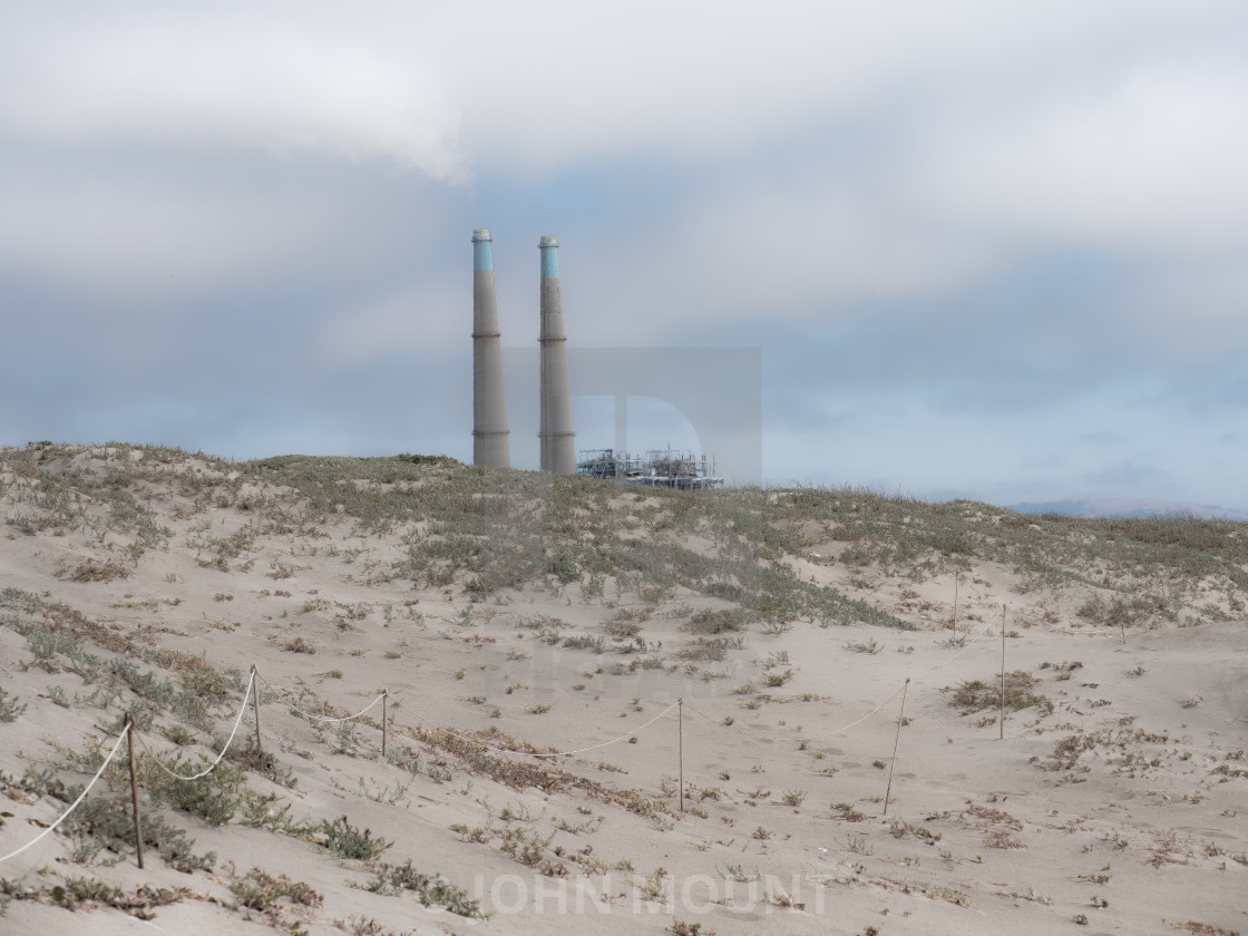"Duke Energy plant at Moss Landing, California" by JOHN MOUNT - £20.00 "Duke Energy plant at Moss Landing, California" stock image