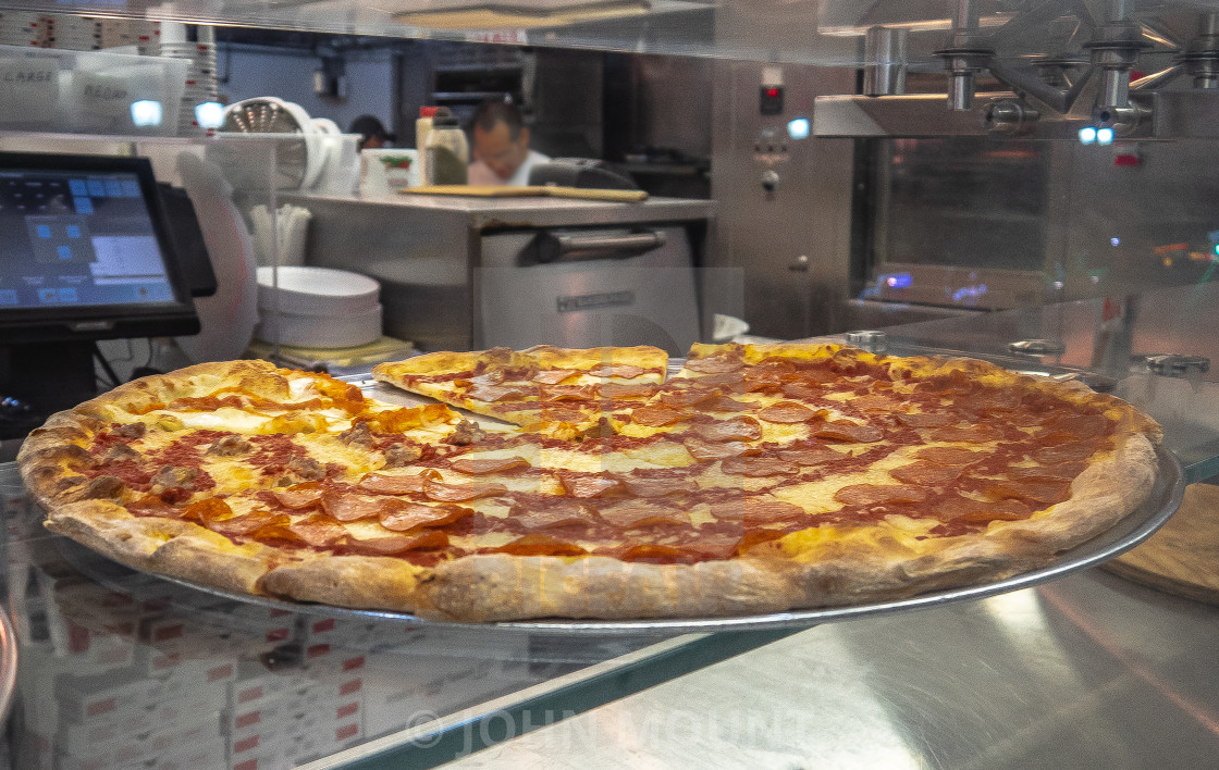 "Jersey Shore Pizza Pie" by JOHN MOUNT - £20.00 "Jersey Shore Pizza Pie" stock image
