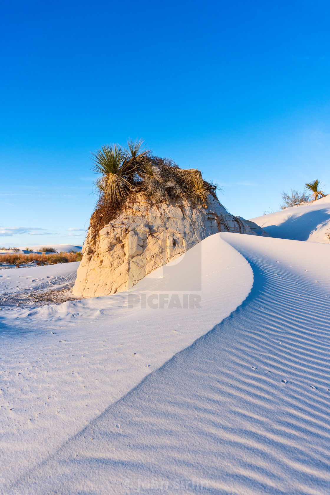 "Sand dune at White Sands National Monument" by John Sirlin - £14.88 "Sand dune at White Sands National Monument" stock image