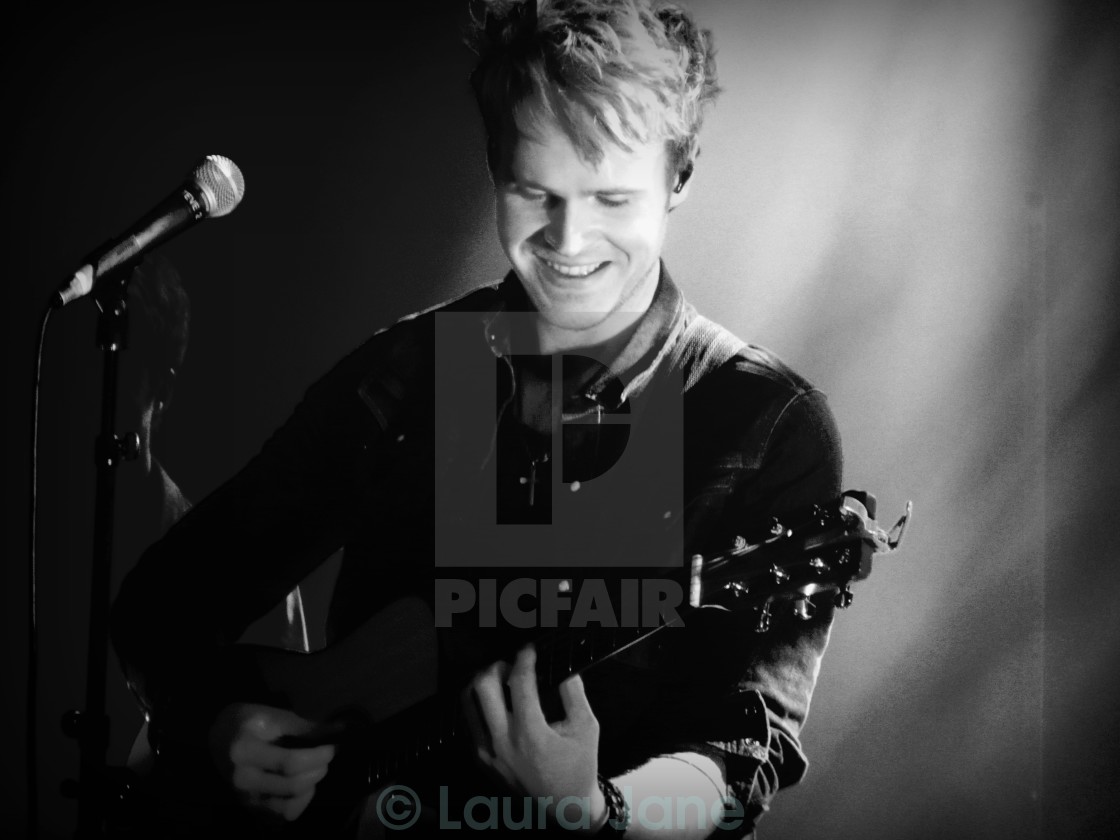 Steve Kodaline License Download Or Print For 12 40 Photos Picfair This song finds kodaline lead singer stephen garrigan coming to terms with a breakup and realizing that the love he had could not last forever. picfair