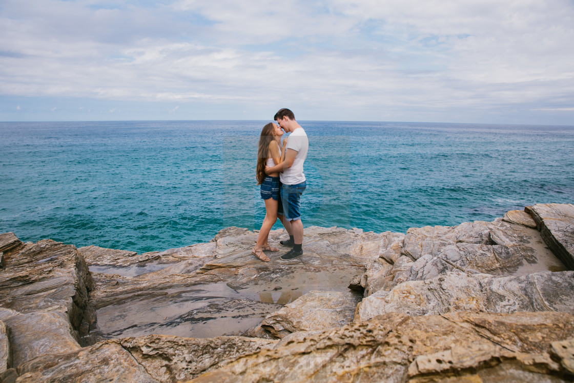 Pareja frente al mar - License, download or print for £ | Photos | Picfair Pareja frente al mar - License, download or print for £ | Photos | Picfair