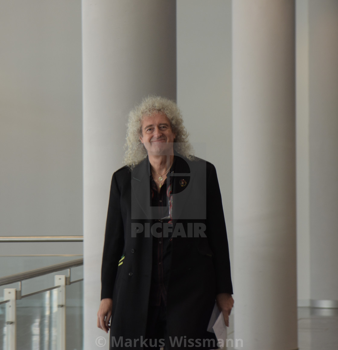 Brian May Queen Quitarist Presents The German Edition Of Queen