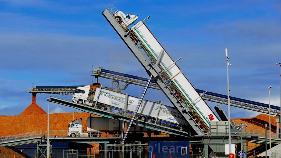 Unloading wood chip Portland Victoria - License, download ...