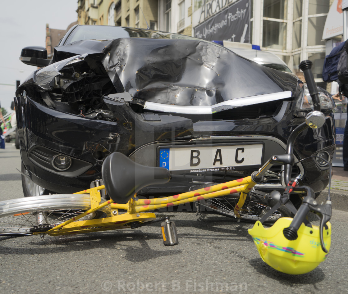 Simulierter Fahrradunfall License Download Or Print For 18 60 Photos Picfair