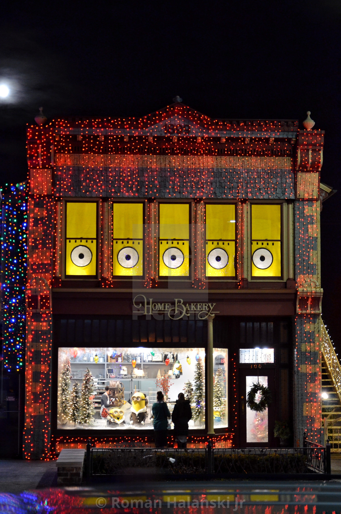 Bakery Uses Minion Theme For Christmas Decor License Download