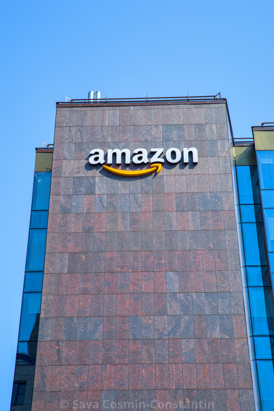 Amazon company logo on office building - License, download or print for  £9.92 | Photos | Picfair