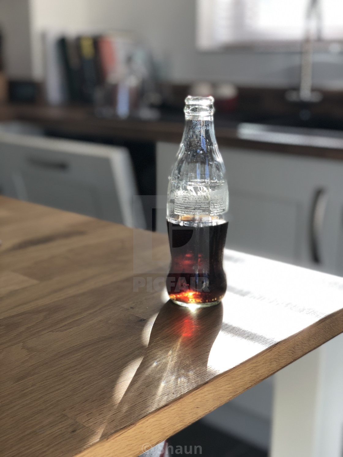Scene pegefinger stang Sun shines through Coca-Cola bottle - License, download or print for £12.40  | Photos | Picfair