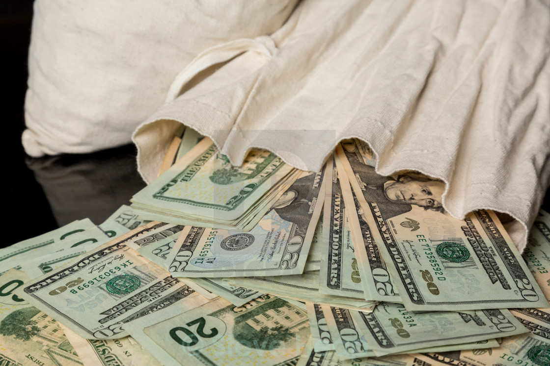 Many Us Dollar Bills Or Notes With Money Bag License Download Or Print For 6 50 Photos Picfair