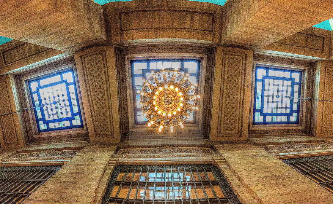 Ceiling Chandelier In Grand Central Terminal New York City