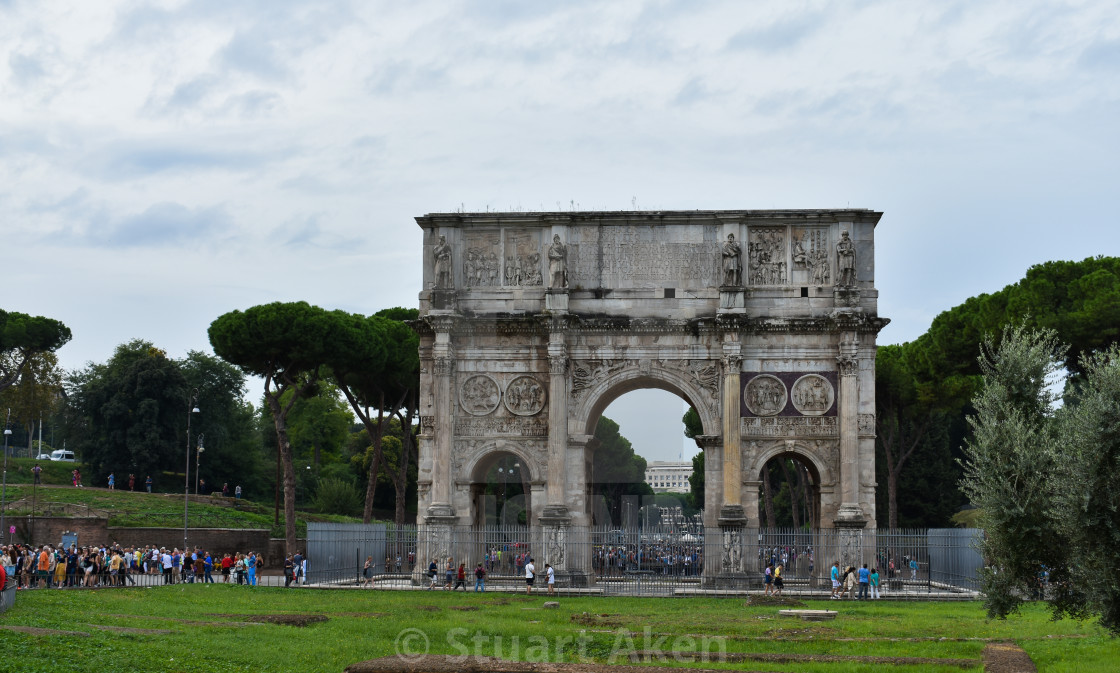 "Crowds at the Arco Constantino in Rome" stock image