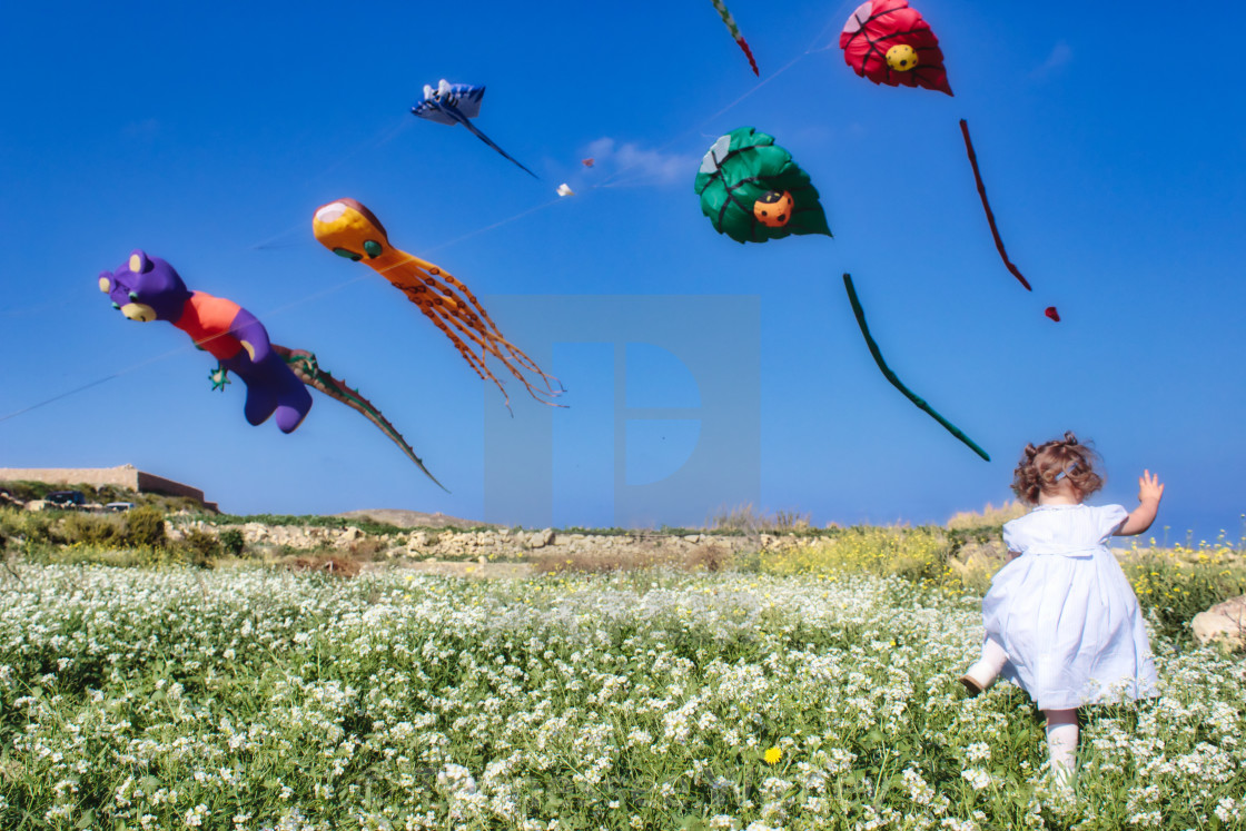 "A little girl running through a field with kites flying against a clear blue sky" by Tennessee Witney - £4.91 "A little girl running through a field with kites flying against a clear blue sky" stock image