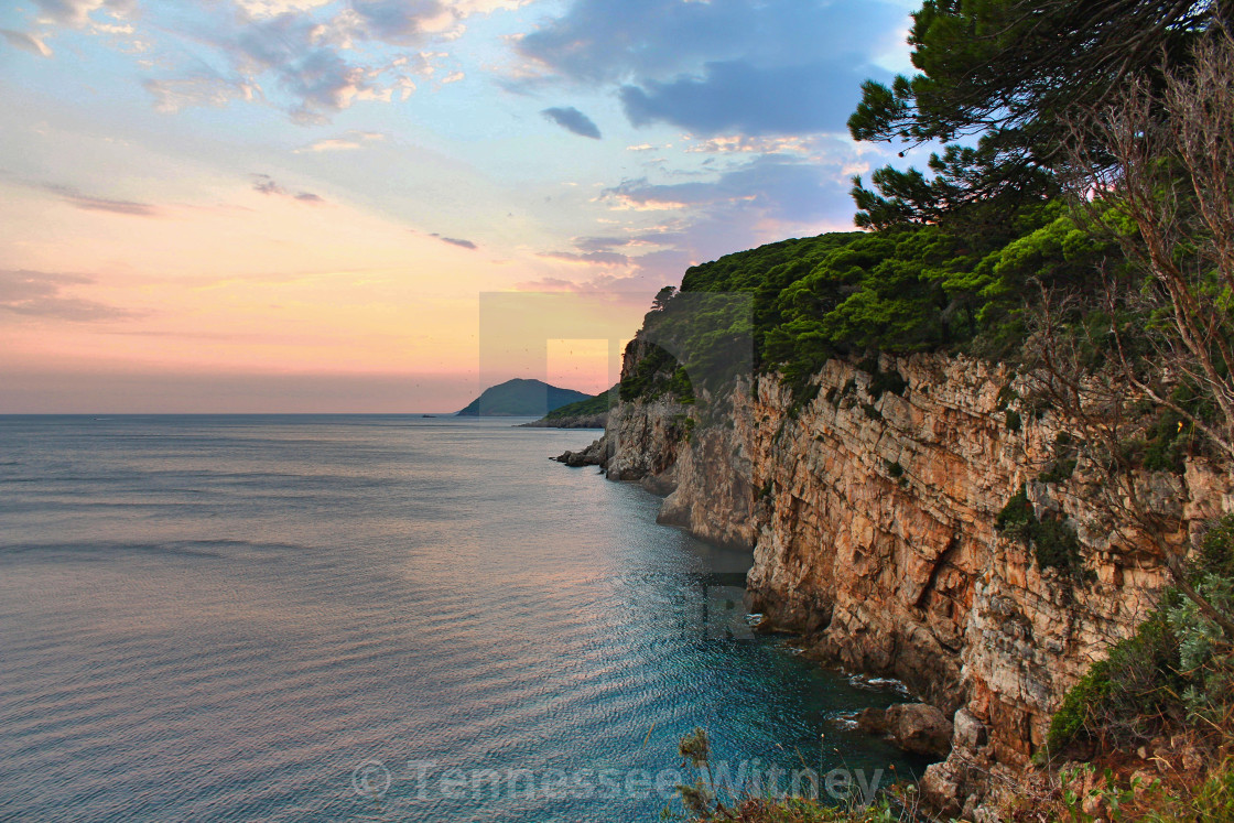 "Cliff face with the sea and a beautiful sunset with birds flying in the sky -..." by Tennessee Witney - £4.91 "Cliff face with the sea and a beautiful sunset with birds flying in the sky -..." stock image