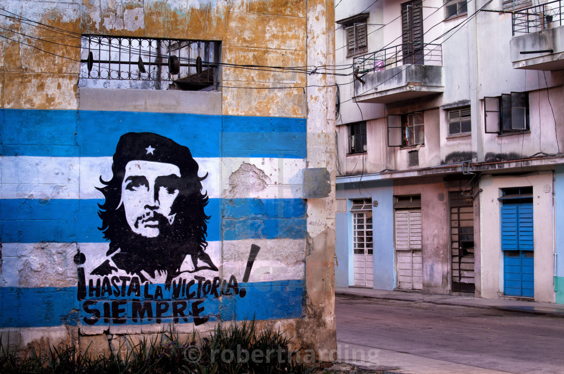 Mural Of Che Guevara And The Cuban Flag Painted On A Wall Havana