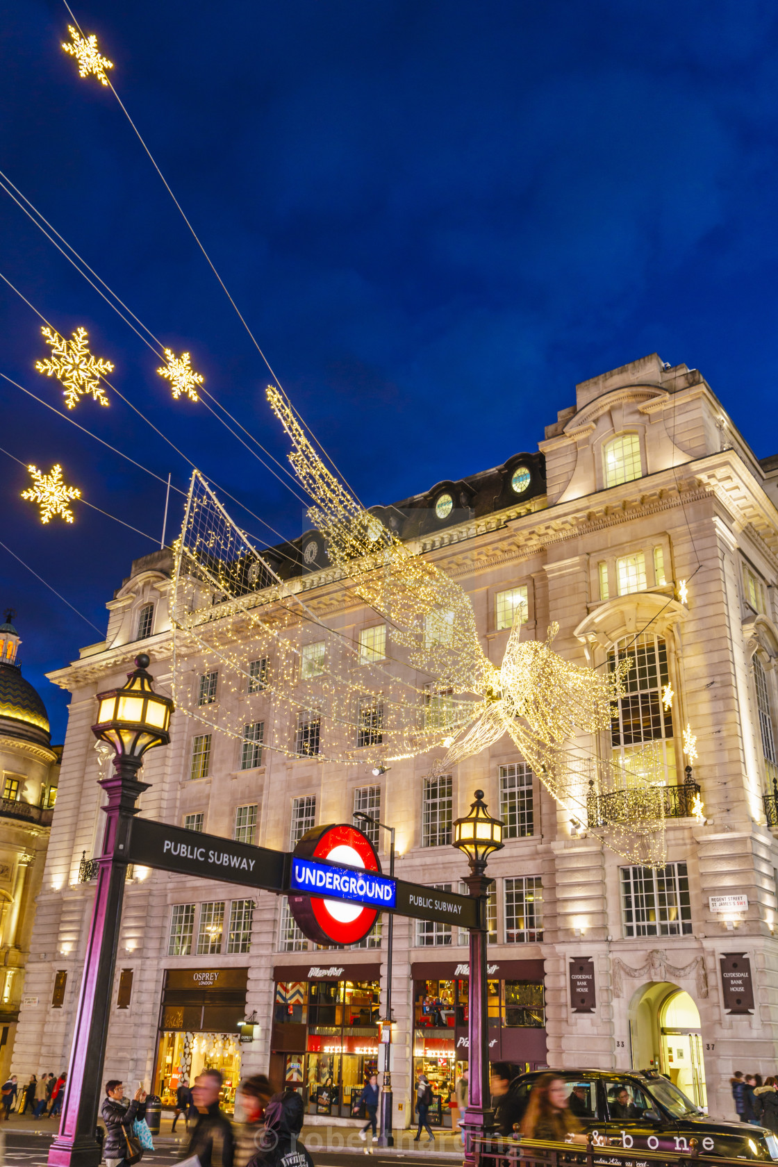 11+ Christmas Piccadilly Circus Night Pics