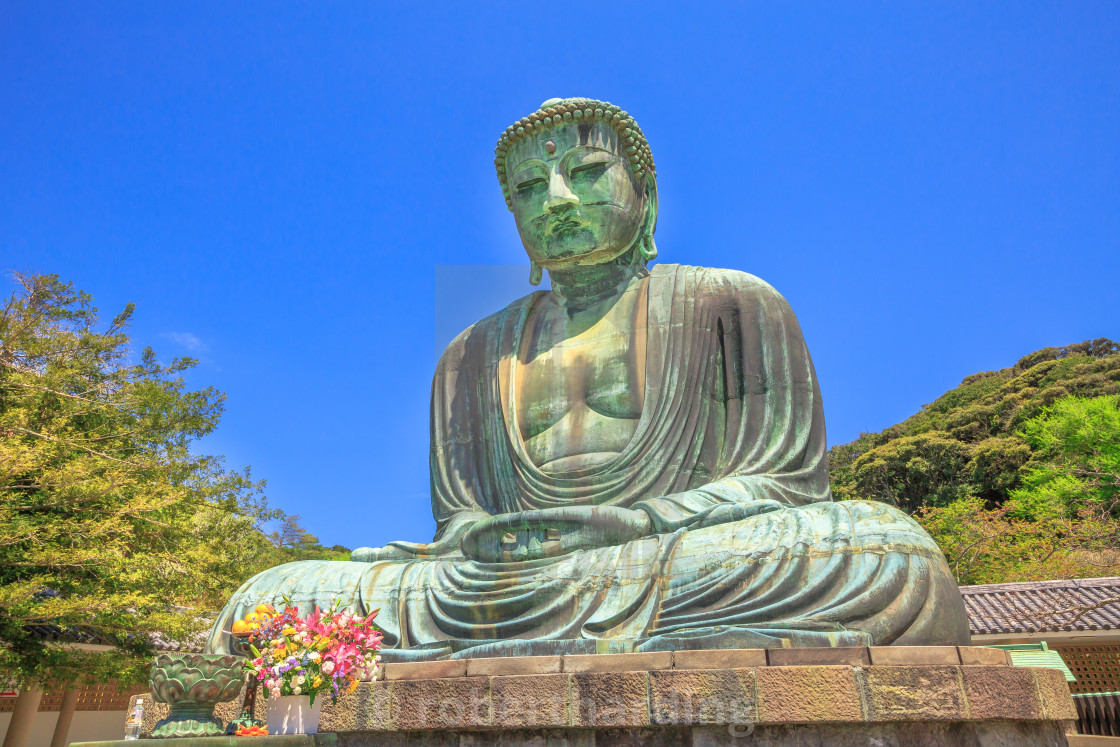Big Buddha Or Daibutsu On Blue Sky One Of The Largest Bronze