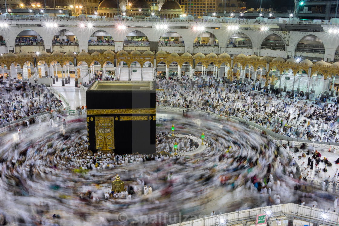 "Muslim pilgrims circumambulate or "tawaf" the Kaabah" stock image