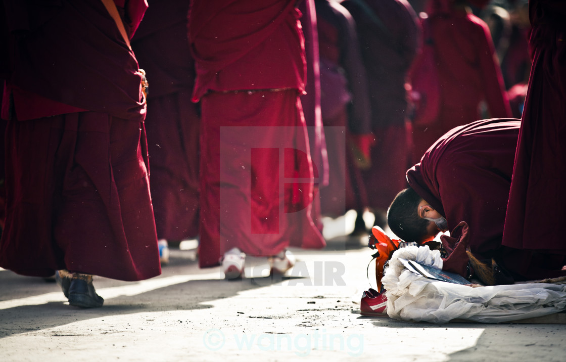 "kowtow" stock image