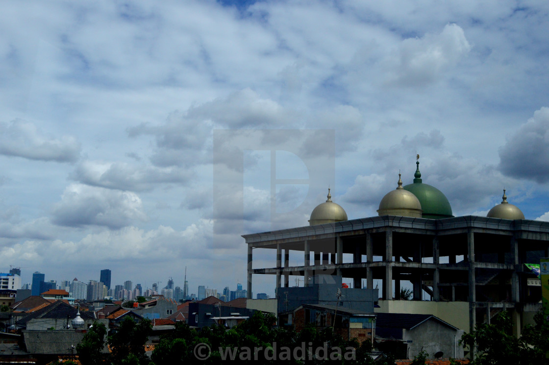 "Pembangunan masjid yang belum selesai di pinggiran kota" by wardadidaa - $38.52 "Pembangunan masjid yang belum selesai di pinggiran kota" stock image