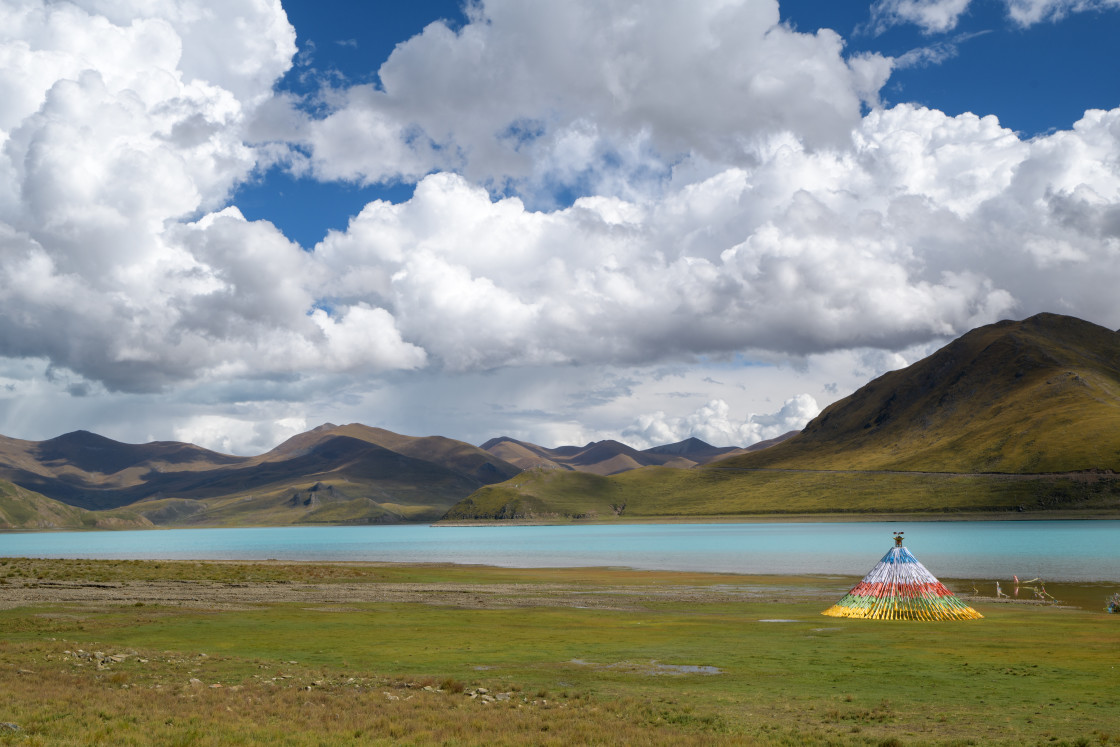 "Yamdrok Tso" stock image