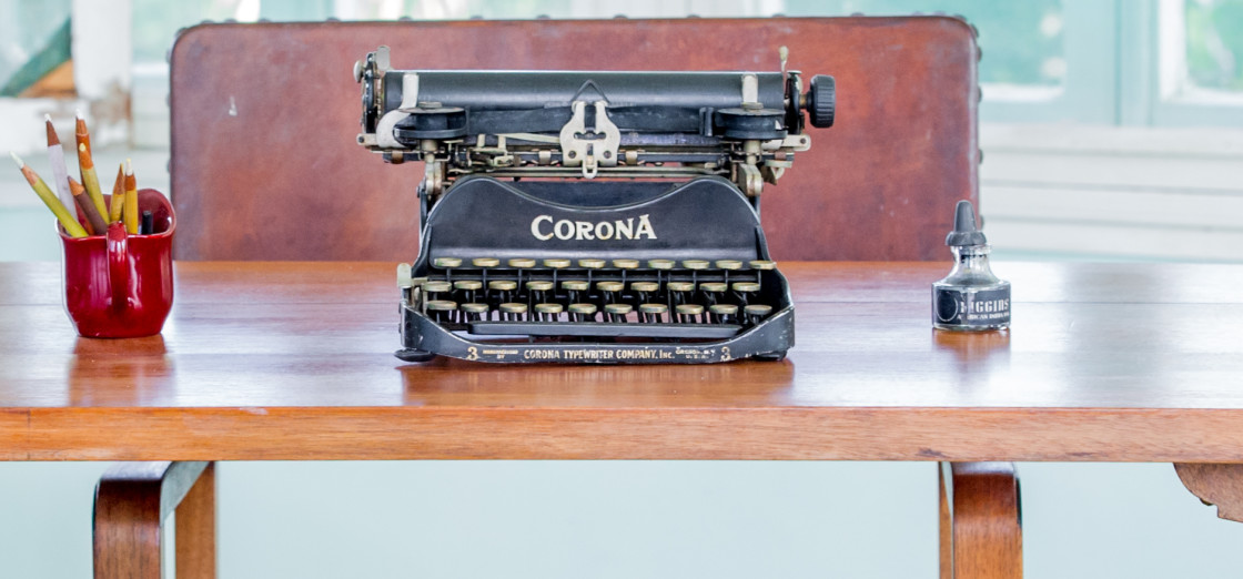 "Ernest Hemingway’s typewriter in Cuba" stock image