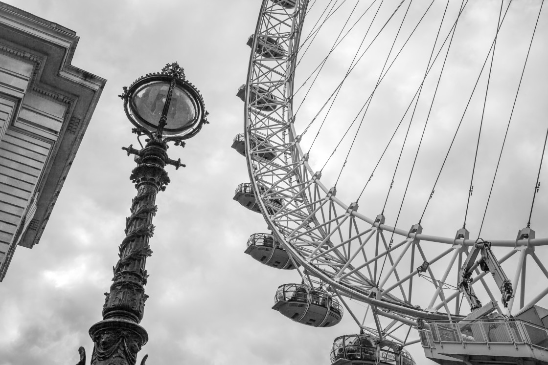 "London Eye and Old Thames Lamp" stock image